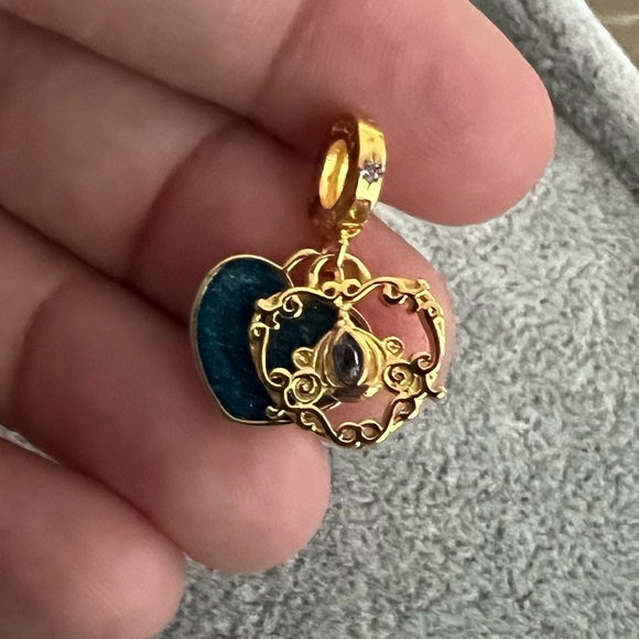 PANDORA Disney Cinderella's Carriage & Heart Double Dangle Charm - Picture 2 of 8